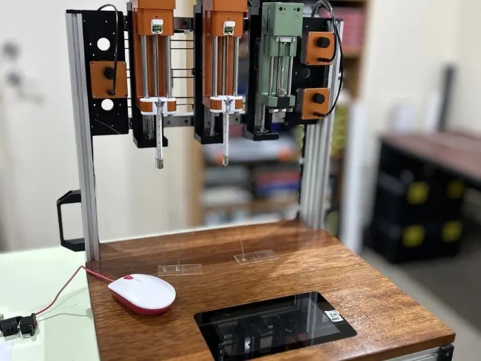Microfluidic syringe pumps.